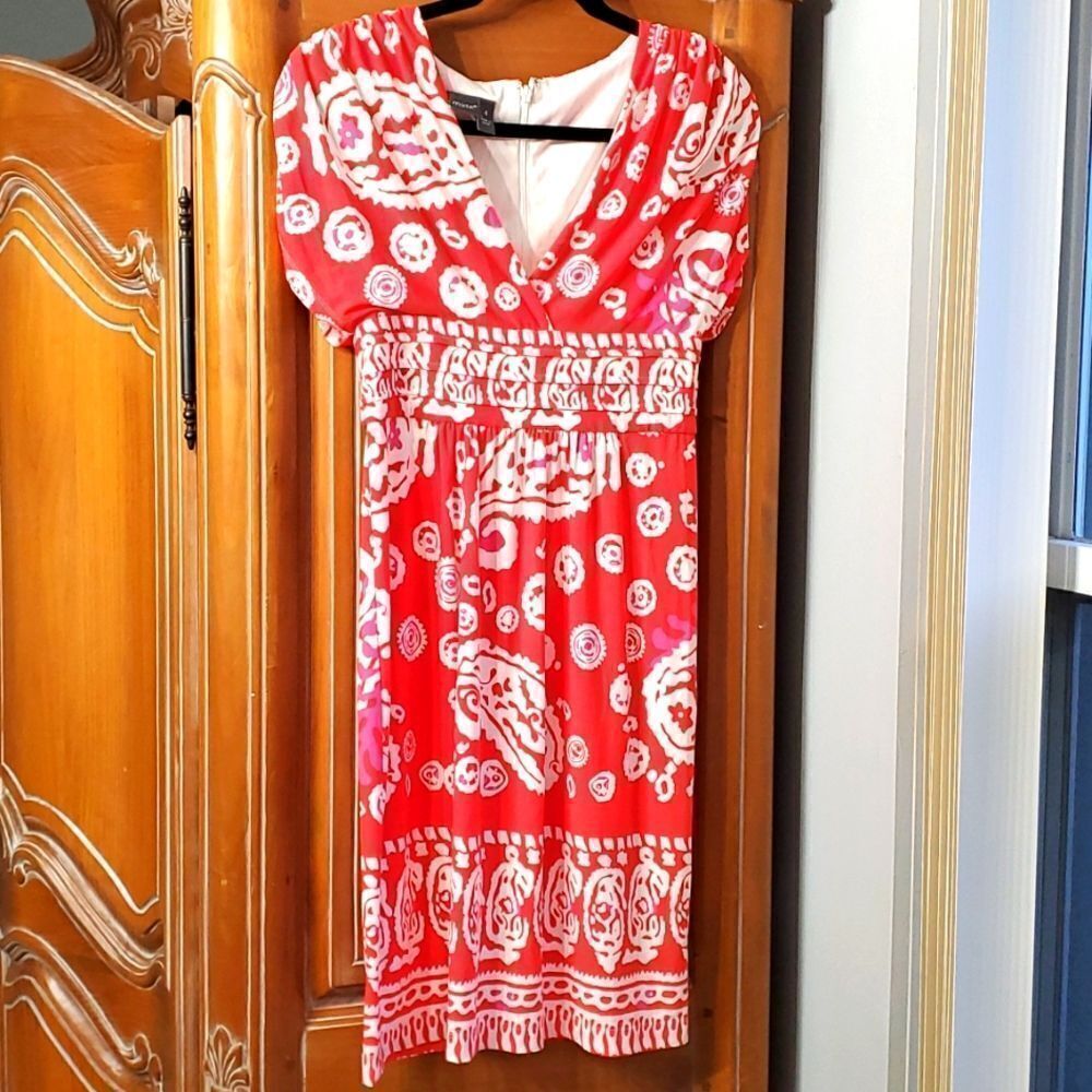 DRESS BY MUSE, pop over easy adorable little dress size 4. Red/pink & white
